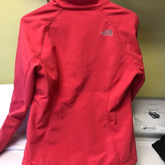 Pink north face jacket - Picture 2 of 3